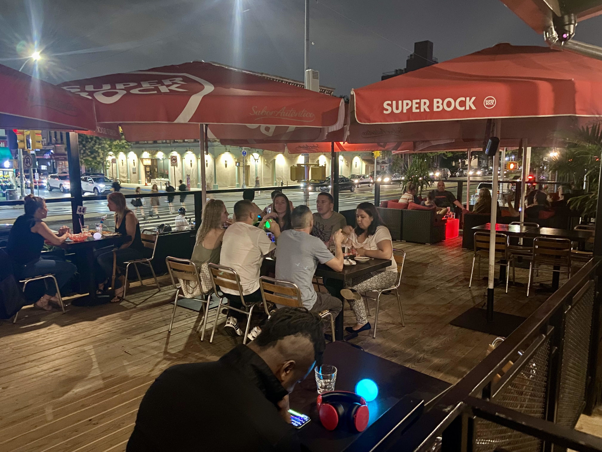 Jucy Lucy outdoor patio at night